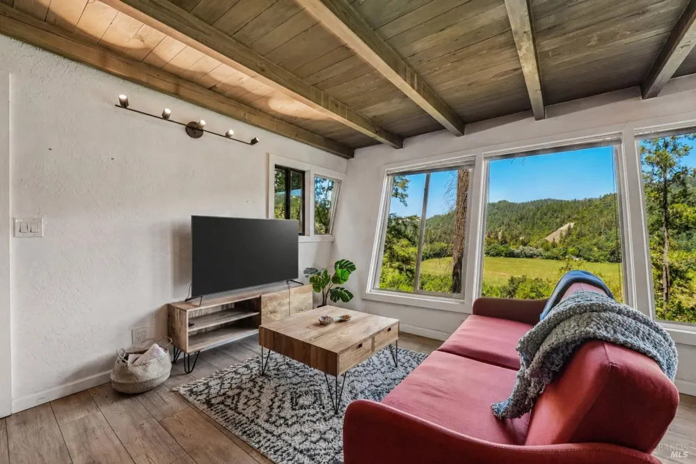 11688 Oak Road Forestville, CA 95436