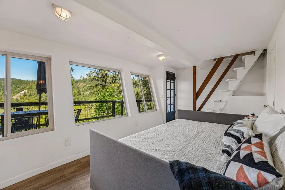 11688 Oak Road Forestville, CA 95436