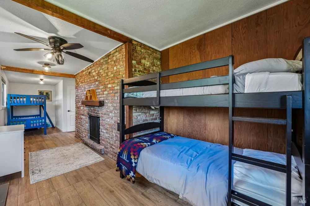 11688 Oak Road Forestville, CA 95436