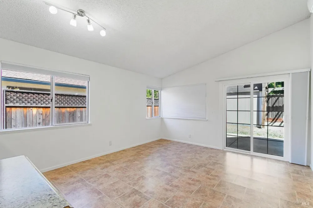 462 Danbury Circle Vacaville, CA 95687