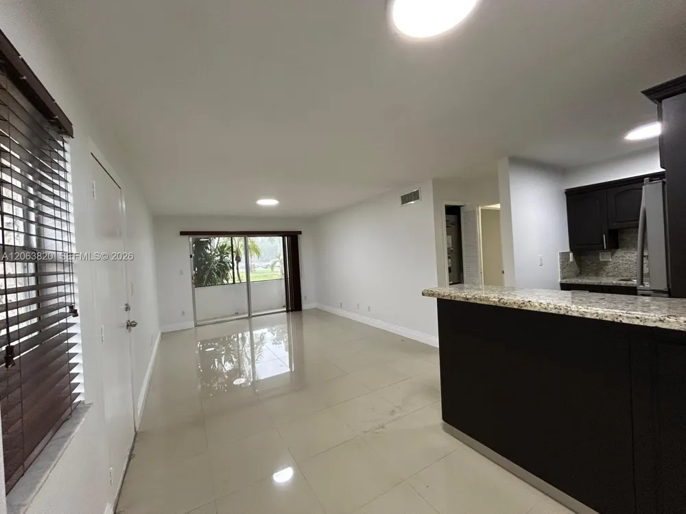 8701 SW 141st St #L3 Palmetto Bay, FL 33176