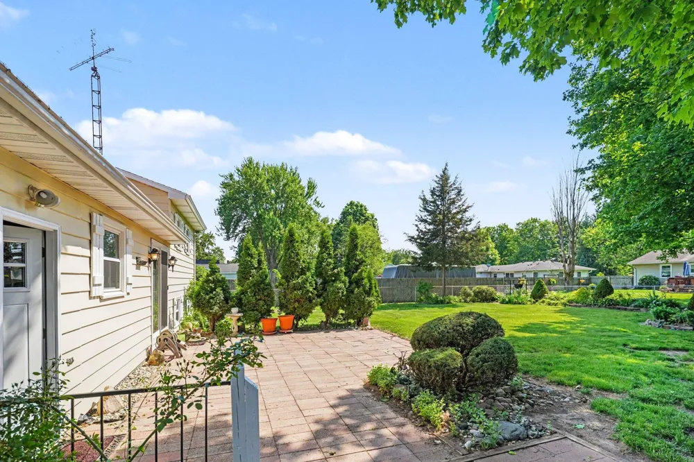 406 Woodlark Drive Galesburg, MI 49053