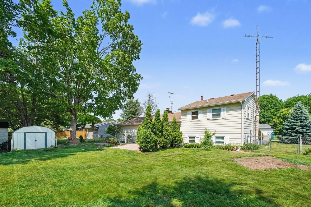 406 Woodlark Drive Galesburg, MI 49053