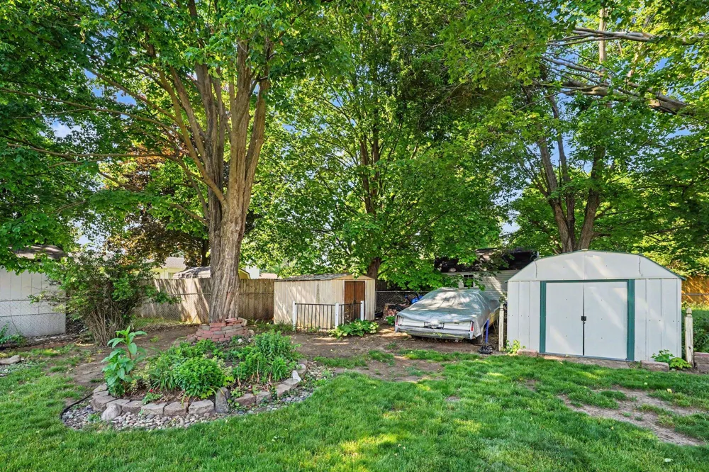 406 Woodlark Drive Galesburg, MI 49053