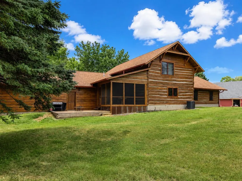 1103 Terrasol Lane Kasota, MN 56050
