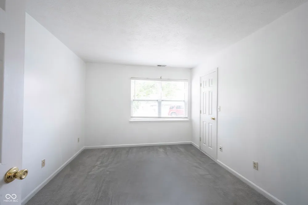 136 E Lullaby Court Greenfield, IN 46140