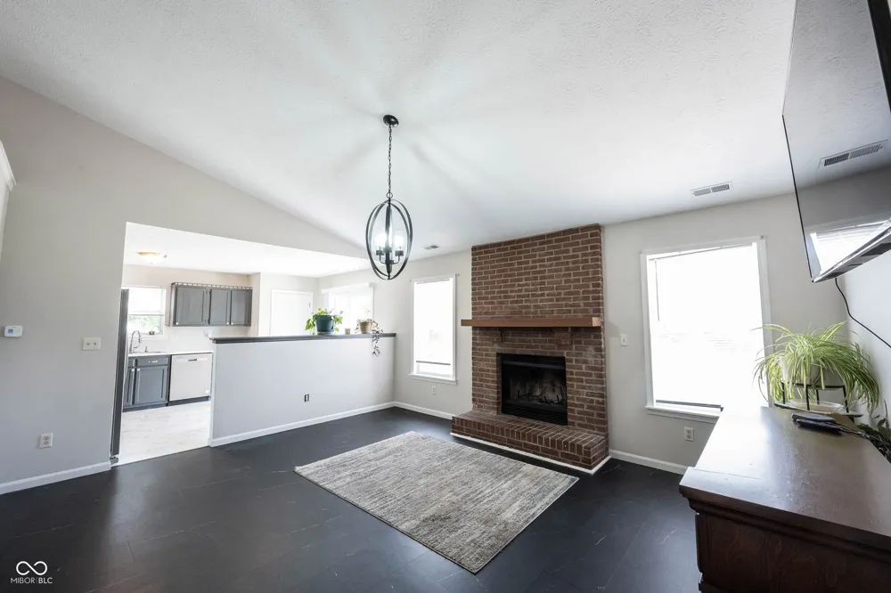136 E Lullaby Court Greenfield, IN 46140