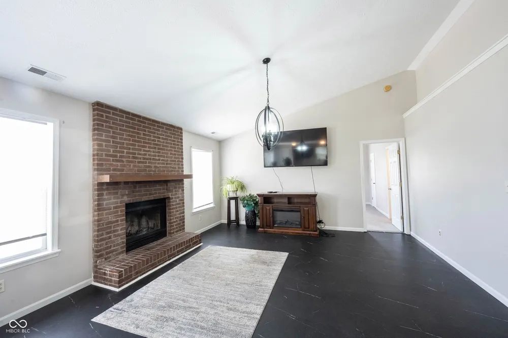 136 E Lullaby Court Greenfield, IN 46140