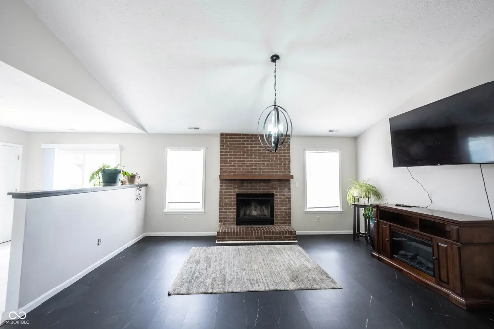 136 E Lullaby Court Greenfield, IN 46140
