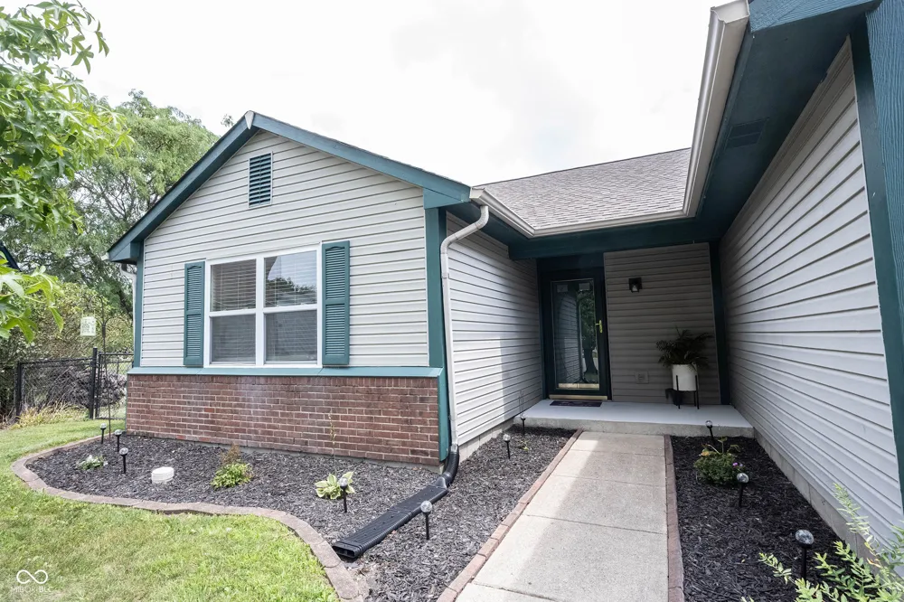 136 E Lullaby Court Greenfield, IN 46140