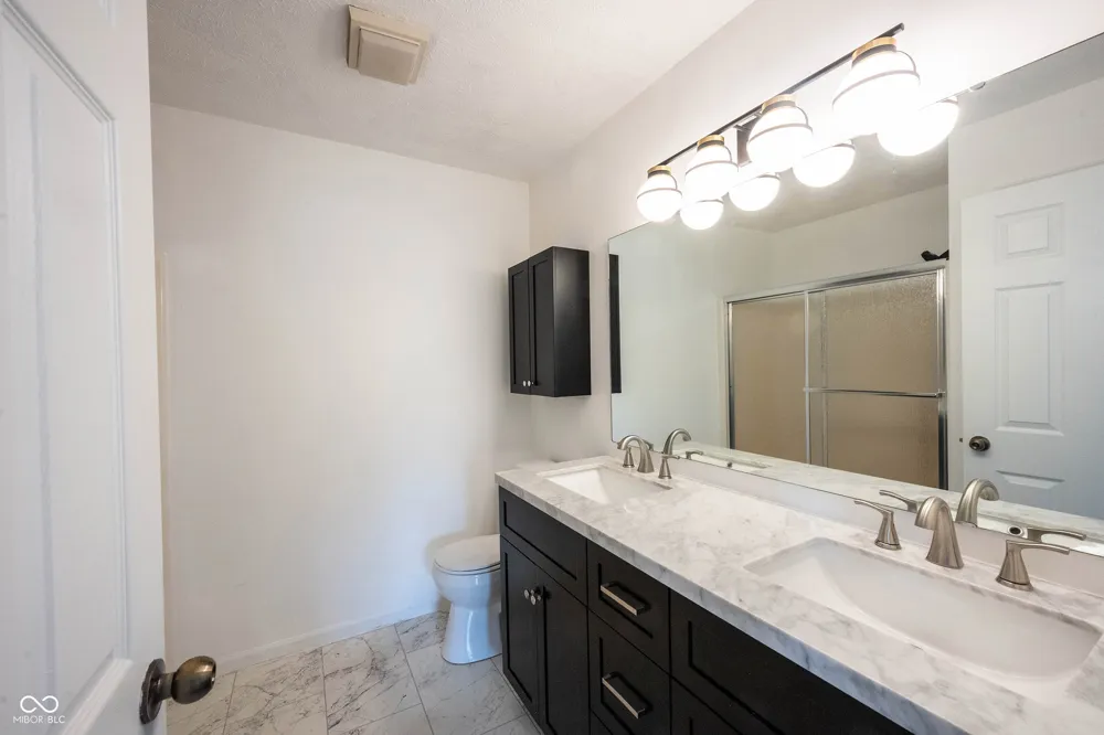 136 E Lullaby Court Greenfield, IN 46140