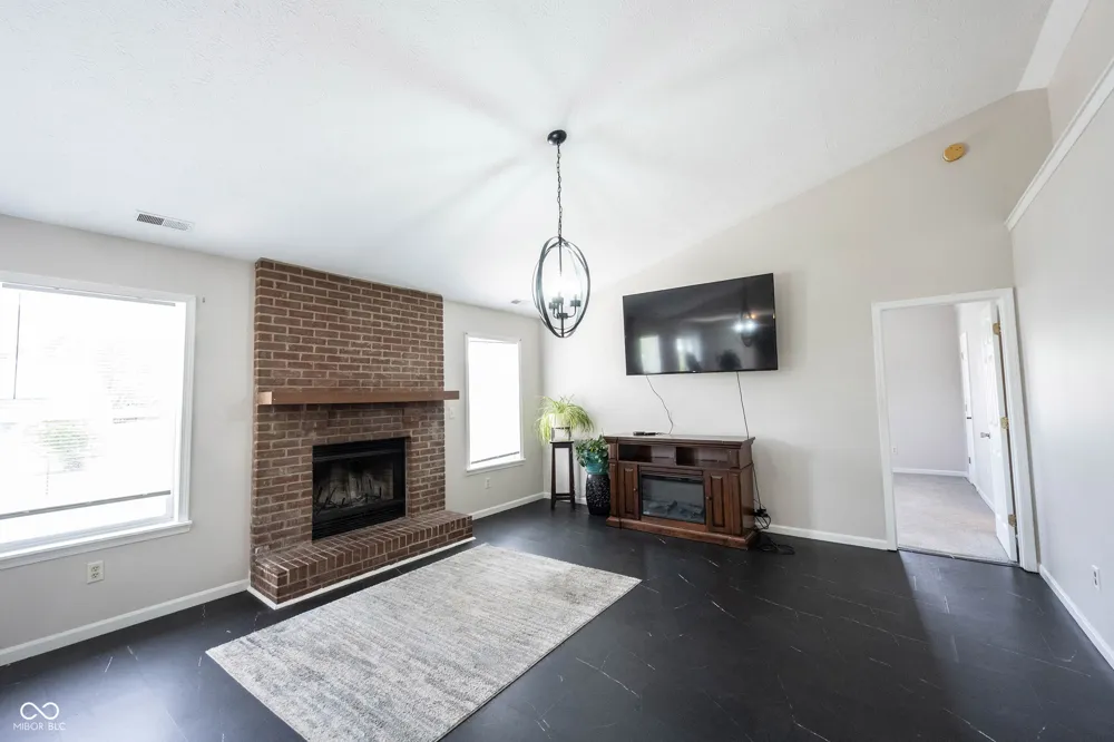 136 E Lullaby Court Greenfield, IN 46140