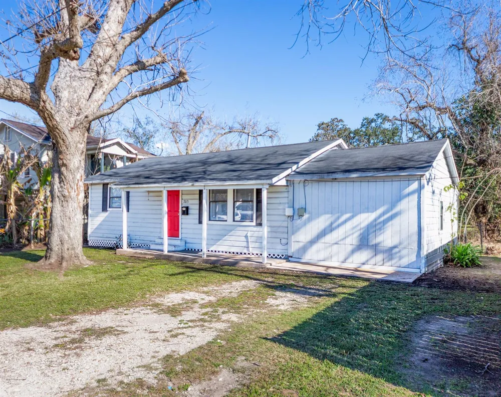 203 S Fig Street Sweeny, TX 77480