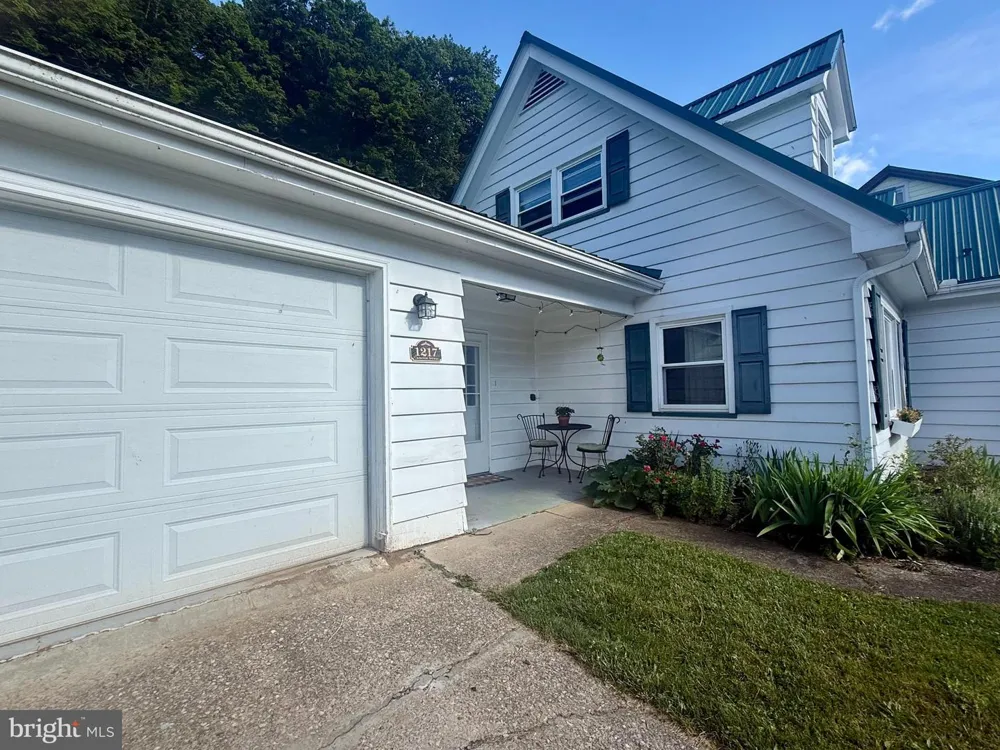 1217 CAMERON AVENUE Tyrone, PA 16686