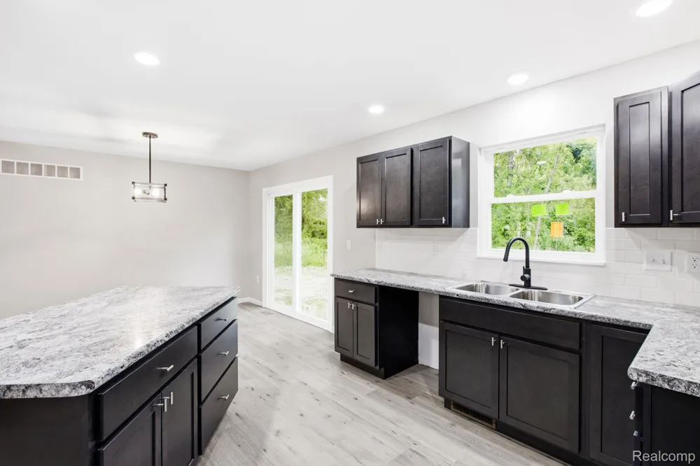1047 39th Street Port Huron Charter Township, MI 48060