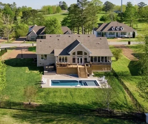 524 Country Club Dr