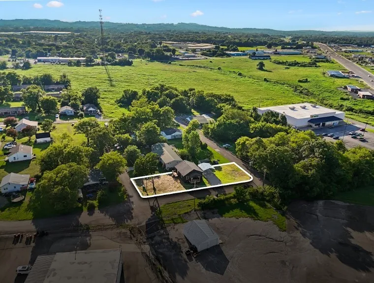 927 Fisher St Lewisburg, TN 37091