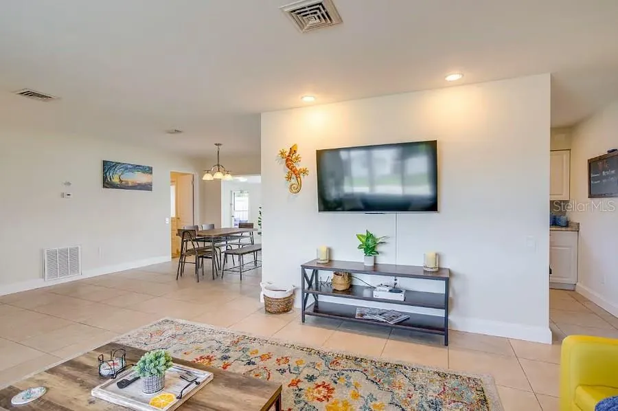 11533 69TH AVENUE Seminole, FL 33772