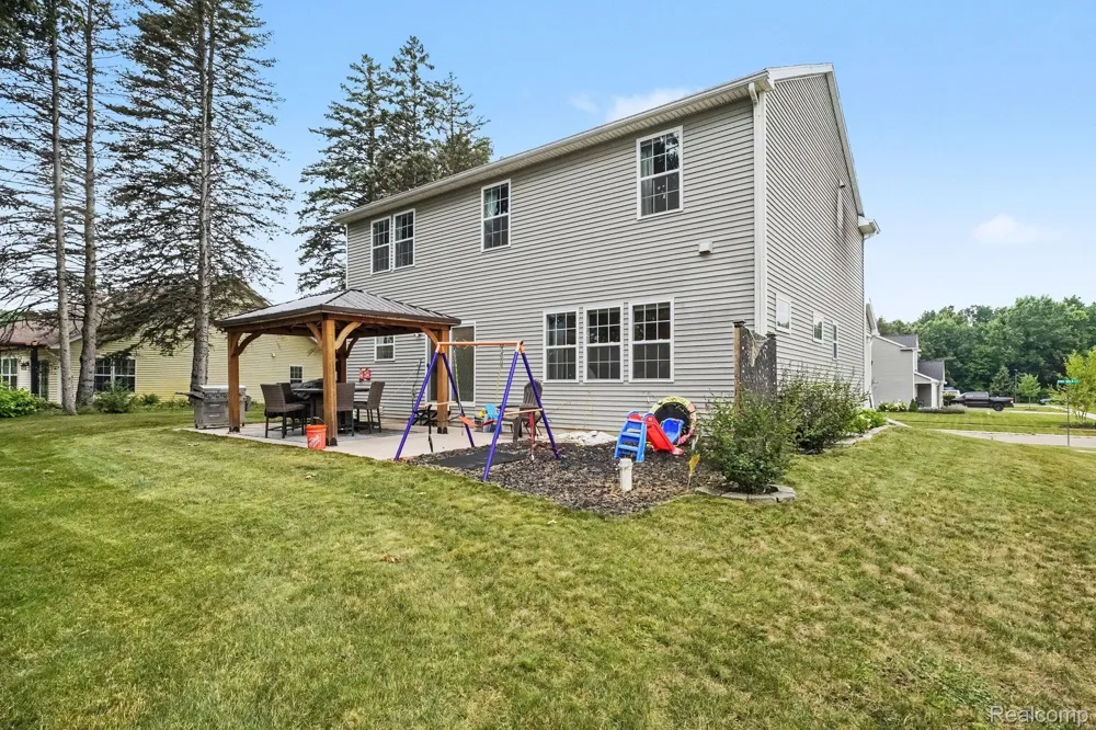 9324 Pine Walk Pass Argentine Township, MI 48451