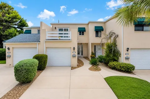 7 EMERALD COURT