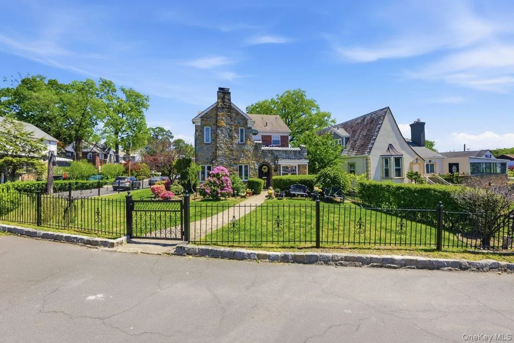 51 Cumberland Drive Yonkers, NY 10704