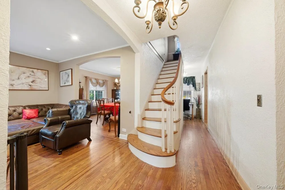 51 Cumberland Drive Yonkers, NY 10704