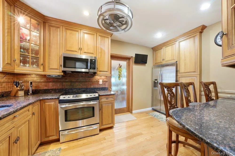 51 Cumberland Drive Yonkers, NY 10704
