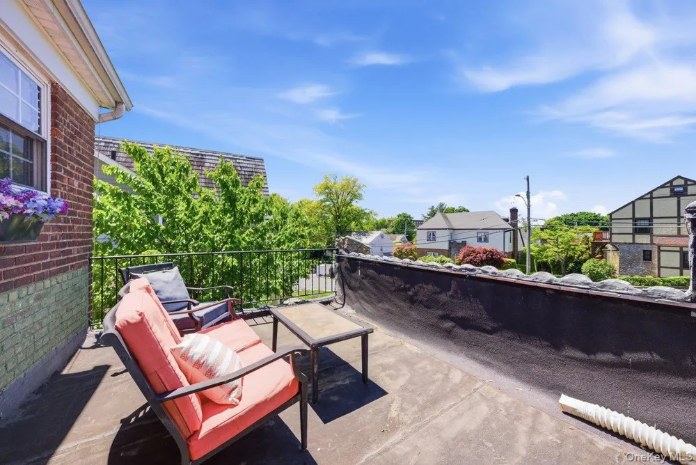 51 Cumberland Drive Yonkers, NY 10704