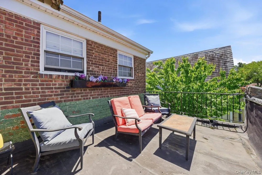 51 Cumberland Drive Yonkers, NY 10704