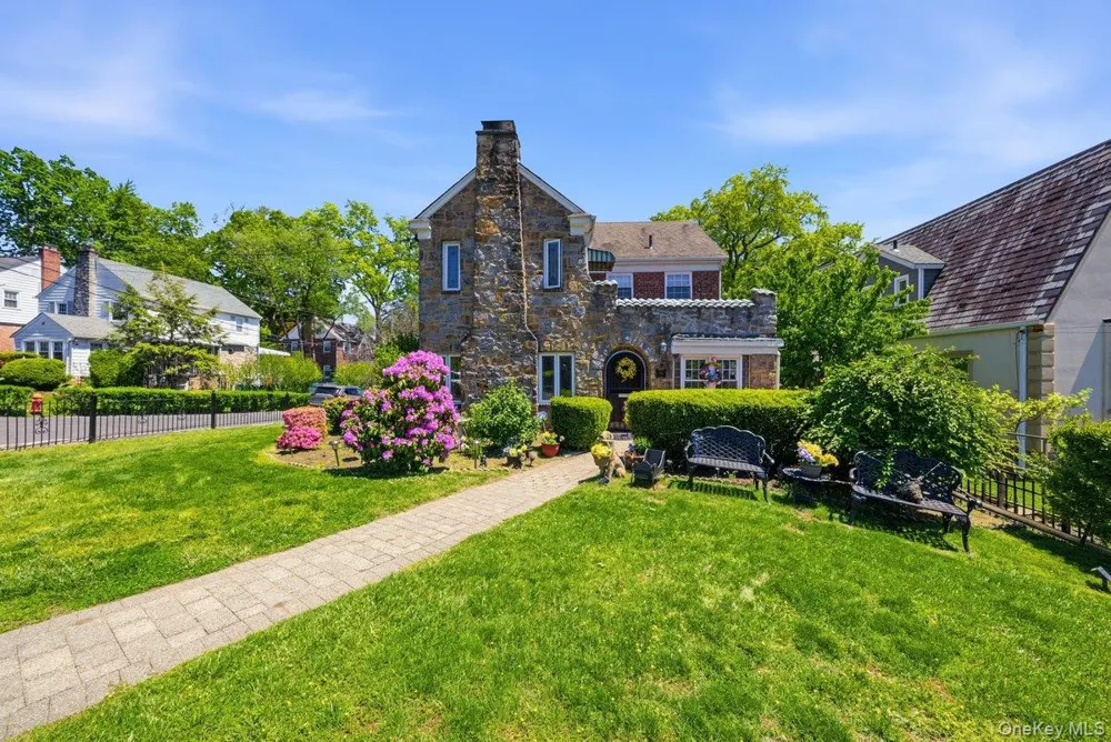 51 Cumberland Drive Yonkers, NY 10704