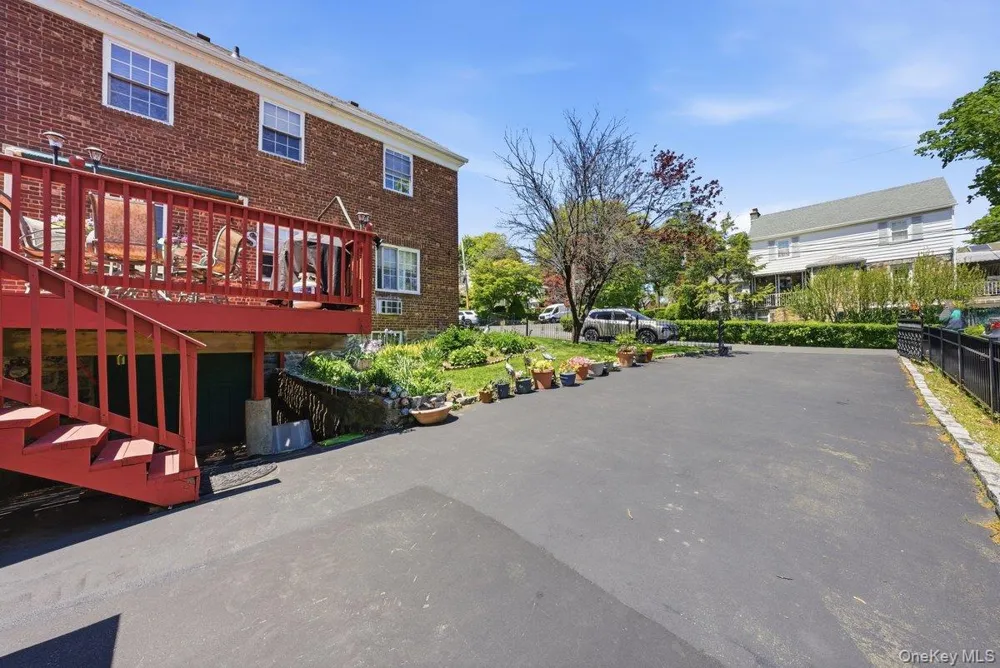 51 Cumberland Drive Yonkers, NY 10704