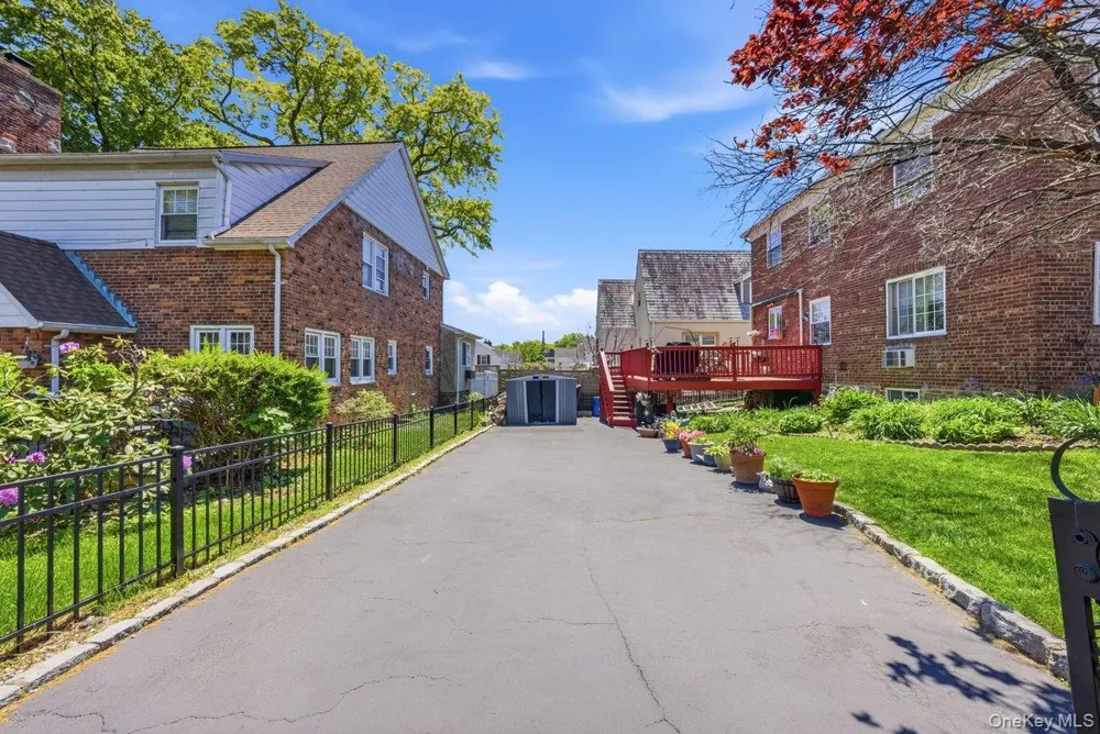 51 Cumberland Drive Yonkers, NY 10704