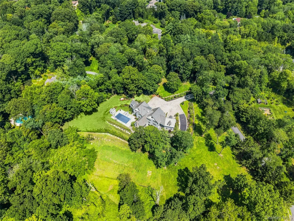 2 Barry Court Katonah, NY 10536