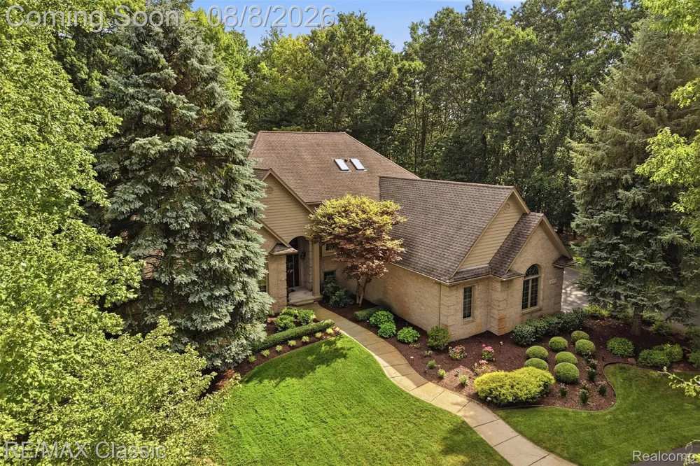 6015 Lynne Hollow Drive Commerce Charter Township, MI 48382