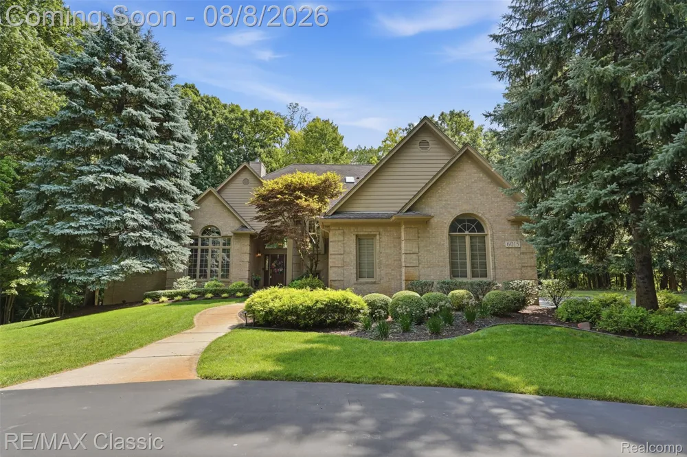 6015 Lynne Hollow Drive Commerce Charter Township, MI 48382