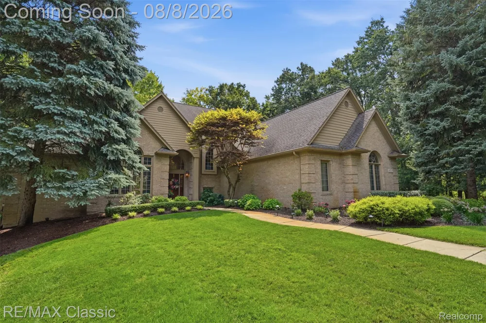 6015 Lynne Hollow Drive Commerce Charter Township, MI 48382