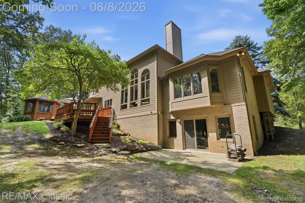 6015 Lynne Hollow Drive Commerce Charter Township, MI 48382