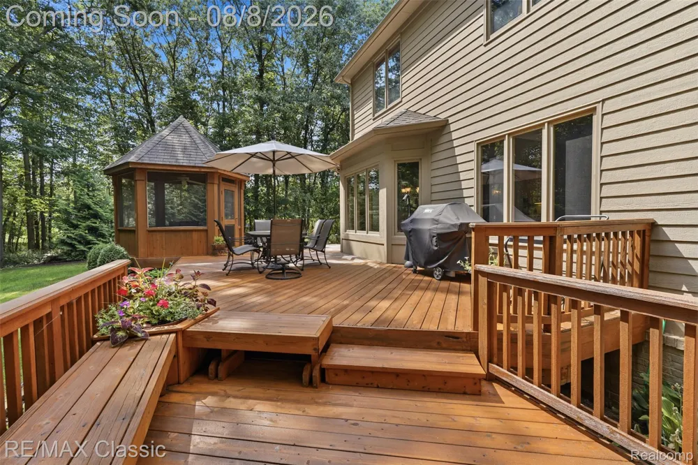 6015 Lynne Hollow Drive Commerce Charter Township, MI 48382