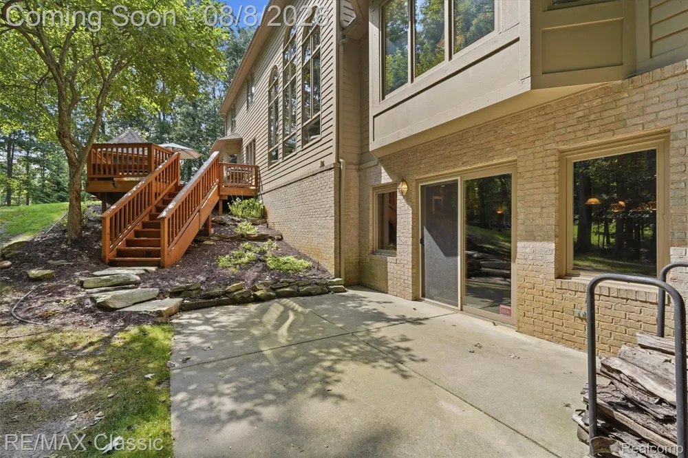 6015 Lynne Hollow Drive Commerce Charter Township, MI 48382