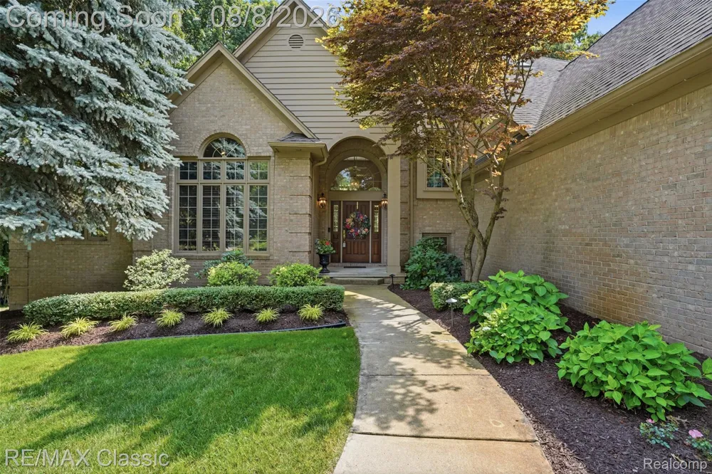6015 Lynne Hollow Drive Commerce Charter Township, MI 48382