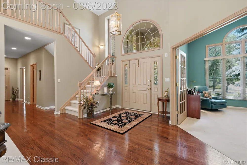 6015 Lynne Hollow Drive Commerce Charter Township, MI 48382