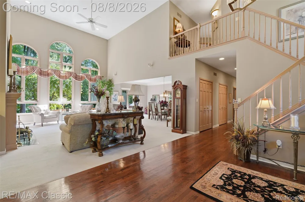 6015 Lynne Hollow Drive Commerce Charter Township, MI 48382