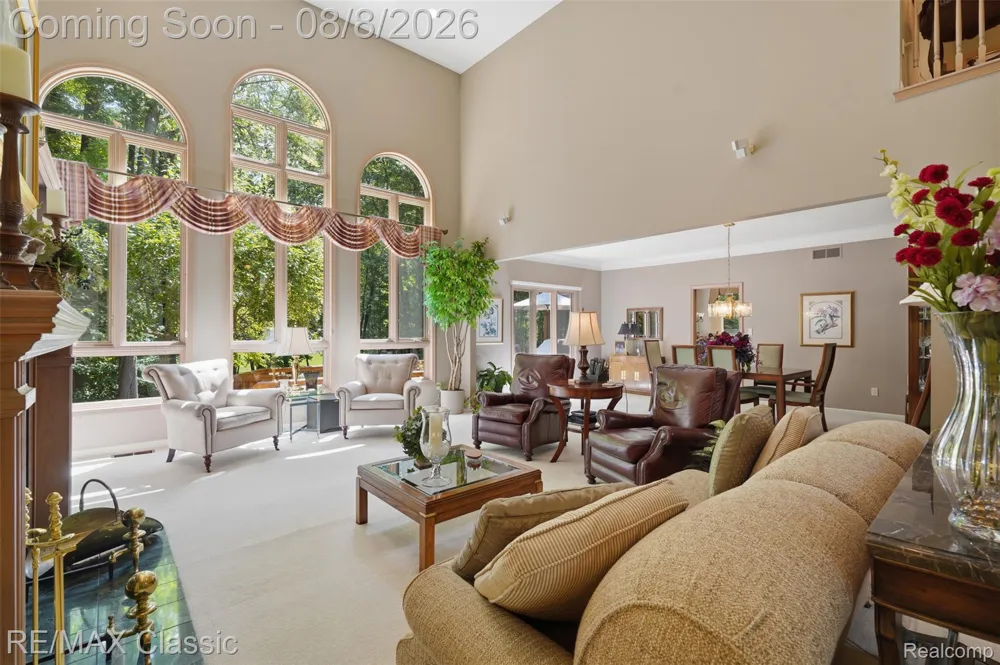 6015 Lynne Hollow Drive Commerce Charter Township, MI 48382