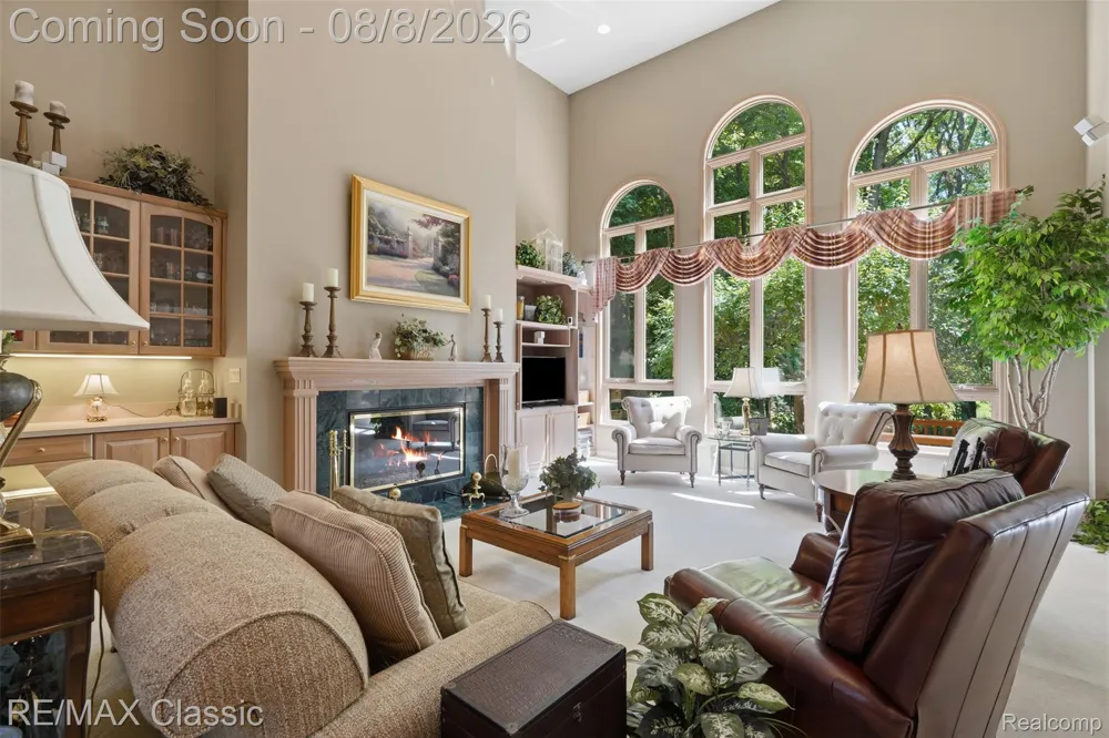 6015 Lynne Hollow Drive Commerce Charter Township, MI 48382