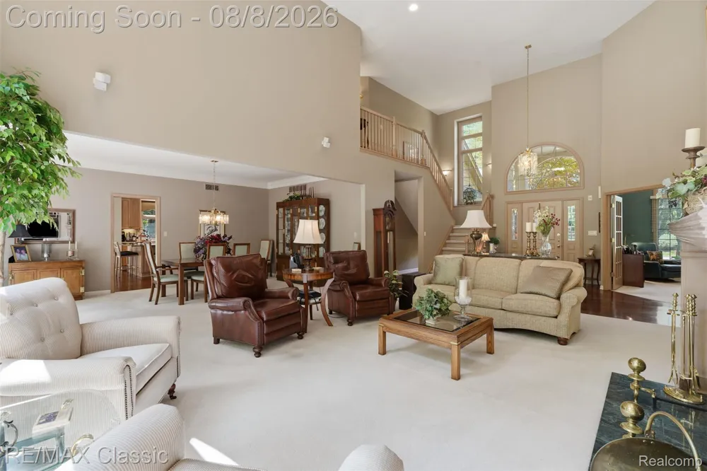6015 Lynne Hollow Drive Commerce Charter Township, MI 48382