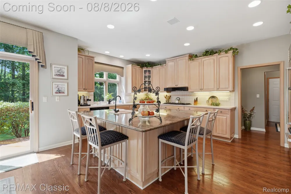 6015 Lynne Hollow Drive Commerce Charter Township, MI 48382