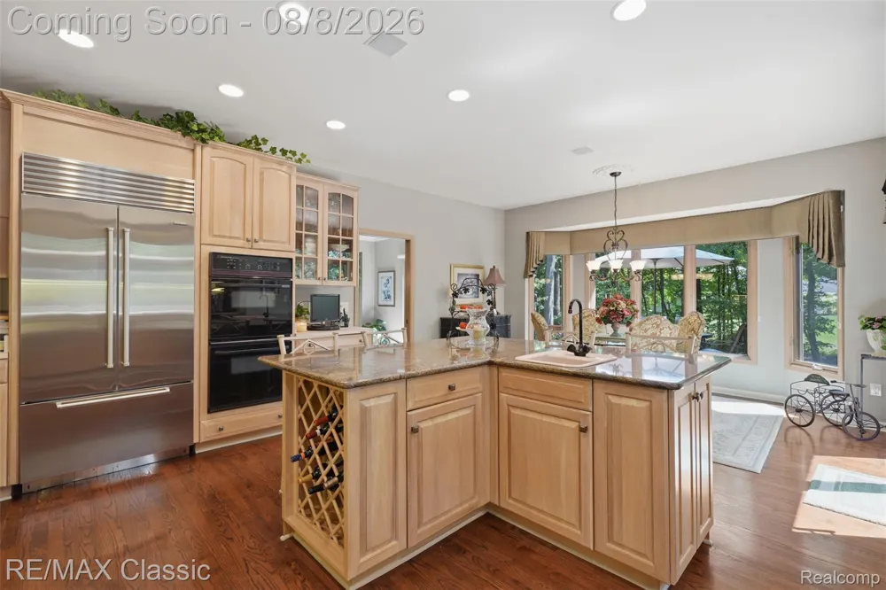 6015 Lynne Hollow Drive Commerce Charter Township, MI 48382