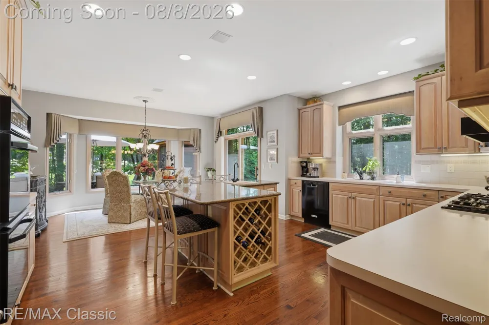 6015 Lynne Hollow Drive Commerce Charter Township, MI 48382
