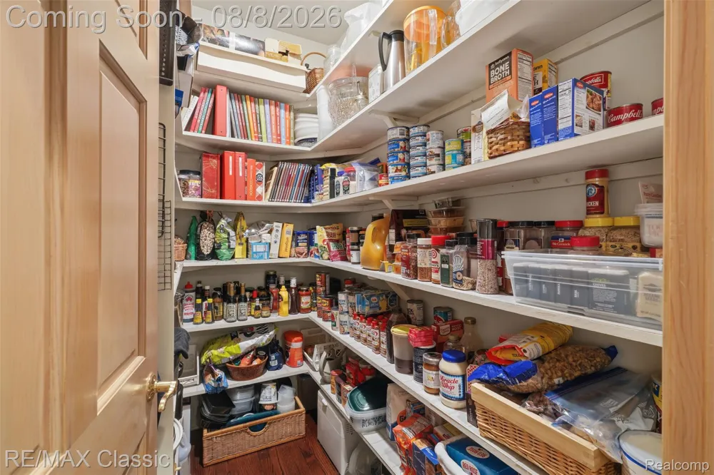 6015 Lynne Hollow Drive Commerce Charter Township, MI 48382