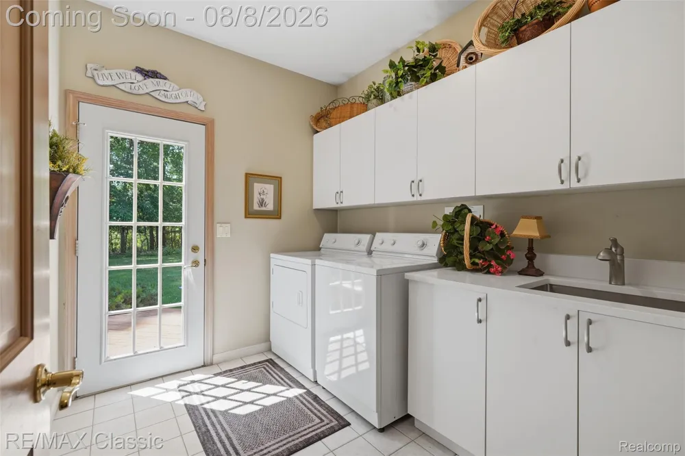 6015 Lynne Hollow Drive Commerce Charter Township, MI 48382